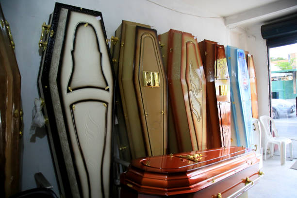 A line of toe pincher style coffins